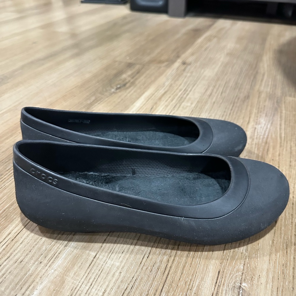 Crocs Mammoth  slip on shoes size 8  good condition